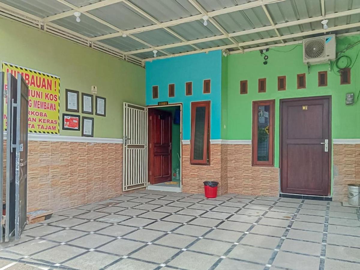 Reddoorz Near Sunrise Mall Mojokerto Екстериор снимка