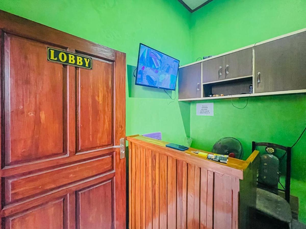 Reddoorz Near Sunrise Mall Mojokerto Екстериор снимка