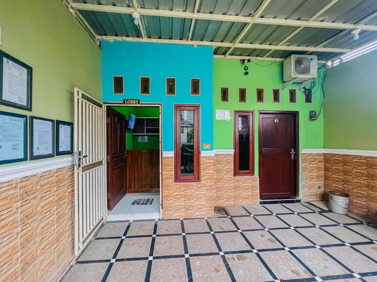 Reddoorz Near Sunrise Mall Mojokerto Екстериор снимка