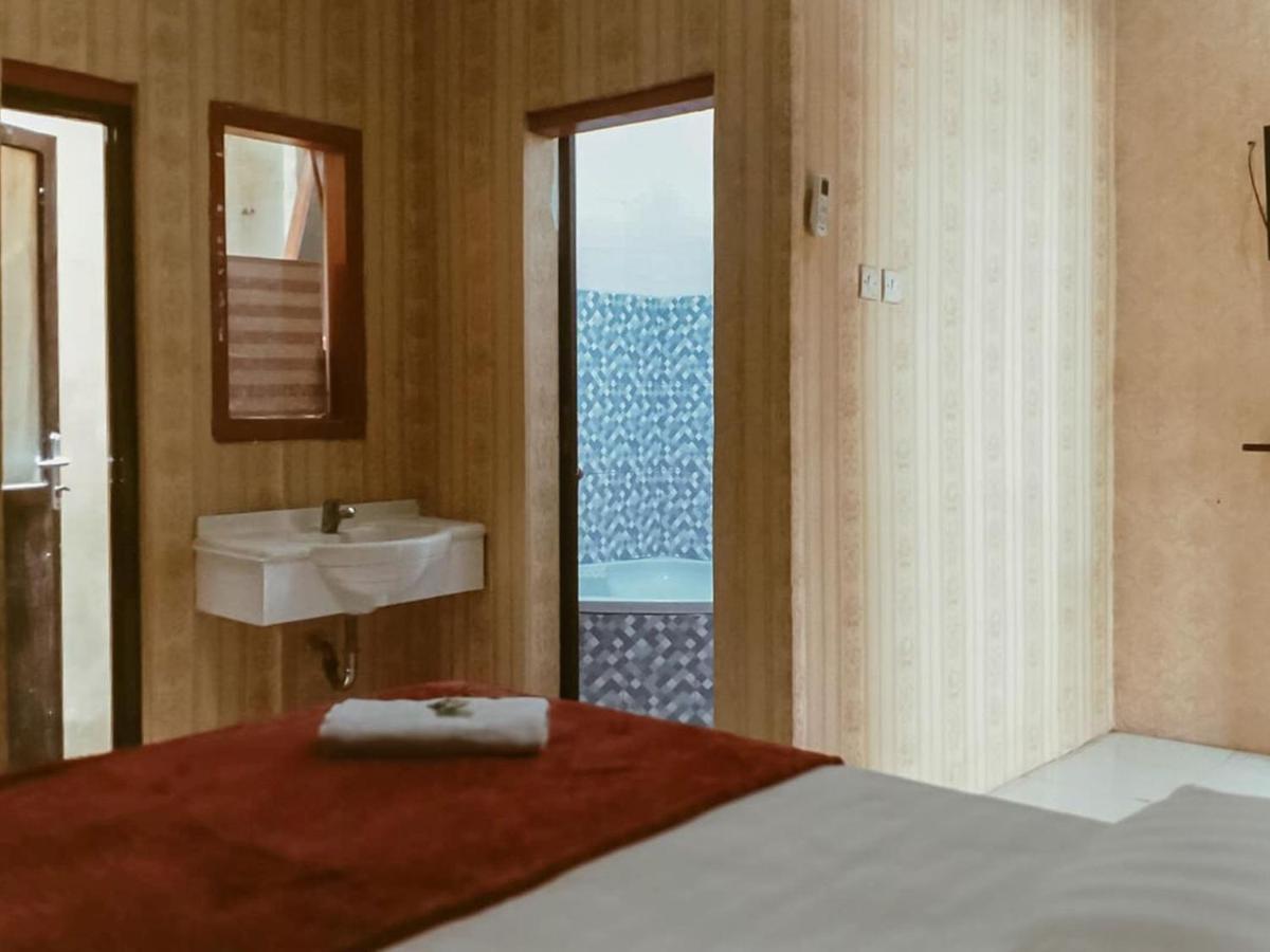 Reddoorz Near Sunrise Mall Mojokerto Екстериор снимка
