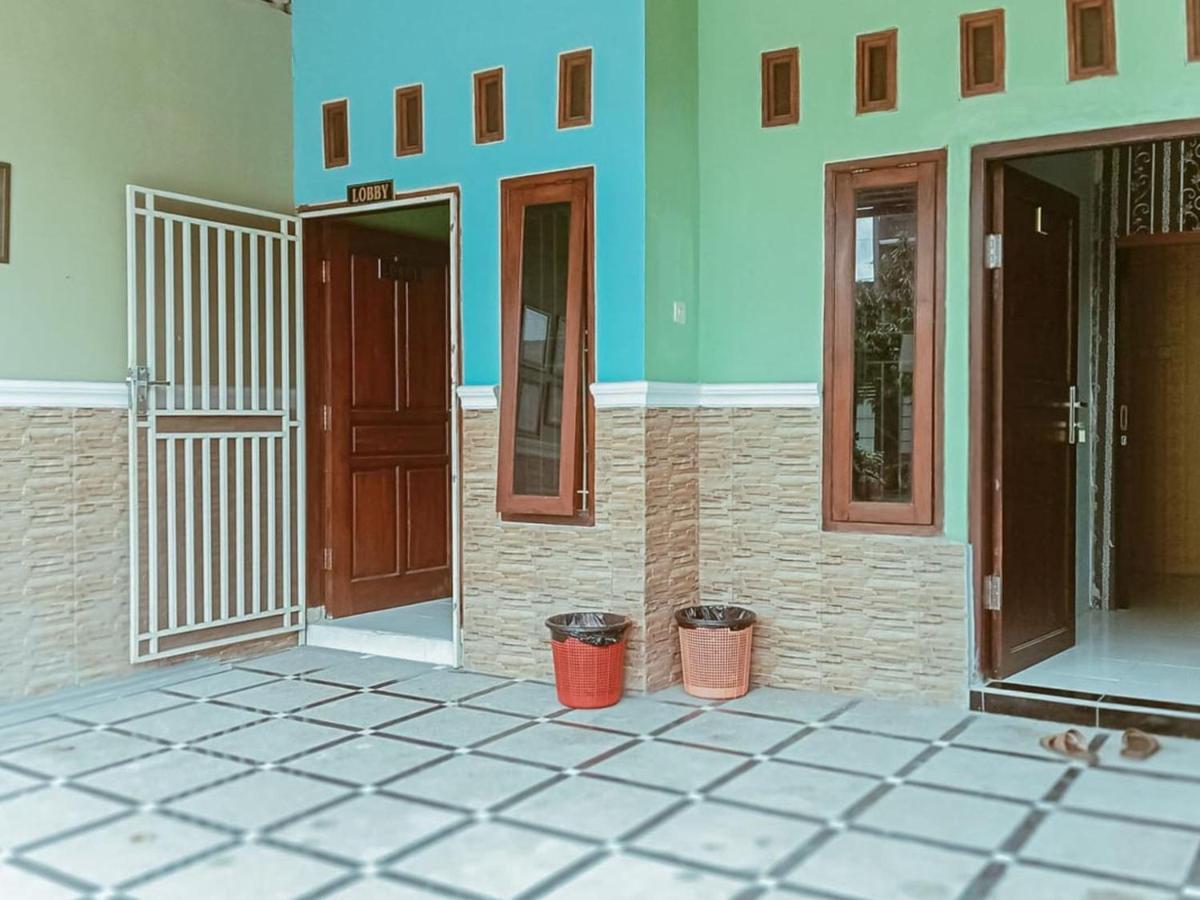 Reddoorz Near Sunrise Mall Mojokerto Екстериор снимка