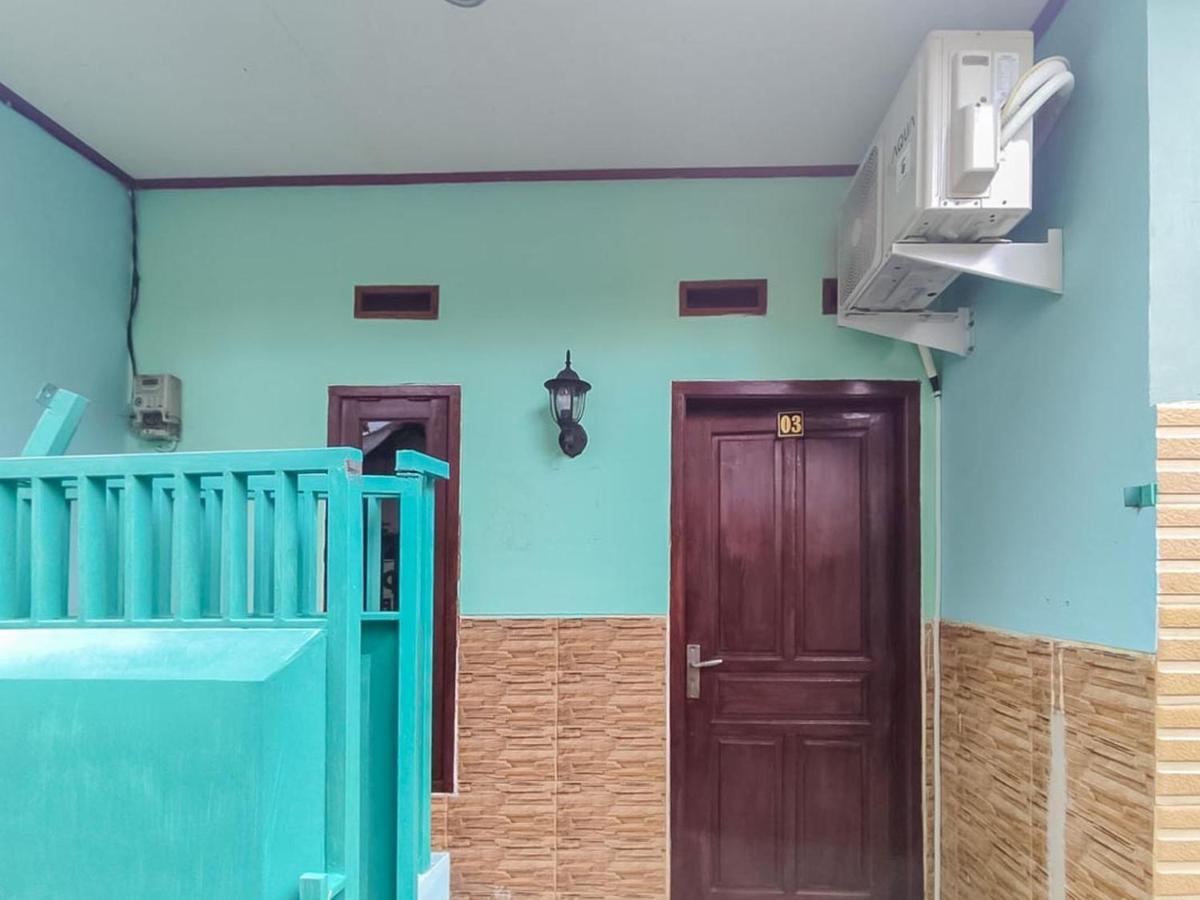 Reddoorz Near Sunrise Mall Mojokerto Екстериор снимка
