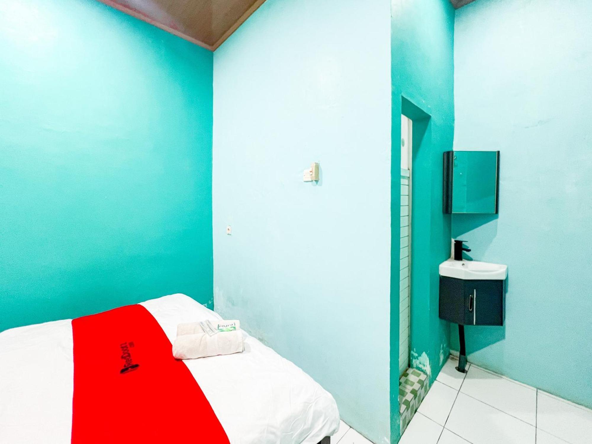 Reddoorz Near Sunrise Mall Mojokerto Екстериор снимка