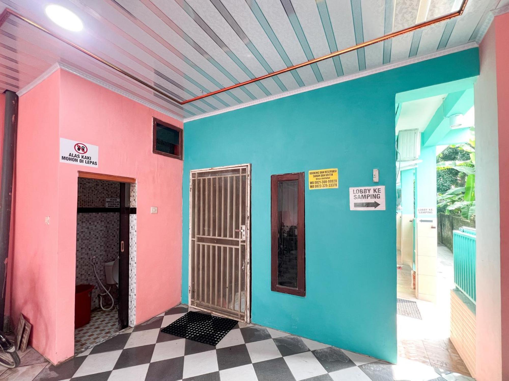 Reddoorz Near Sunrise Mall Mojokerto Екстериор снимка