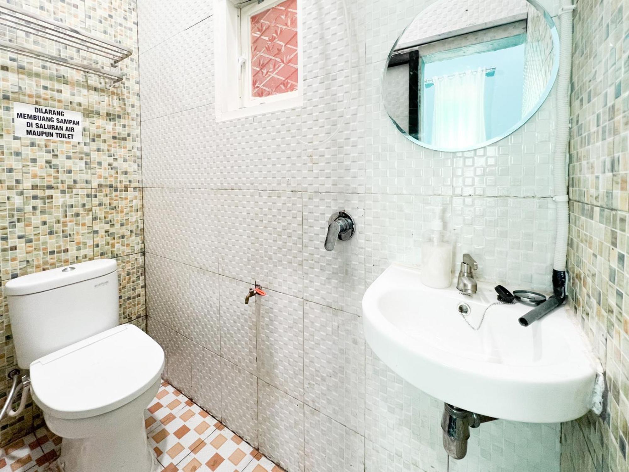 Reddoorz Near Sunrise Mall Mojokerto Екстериор снимка