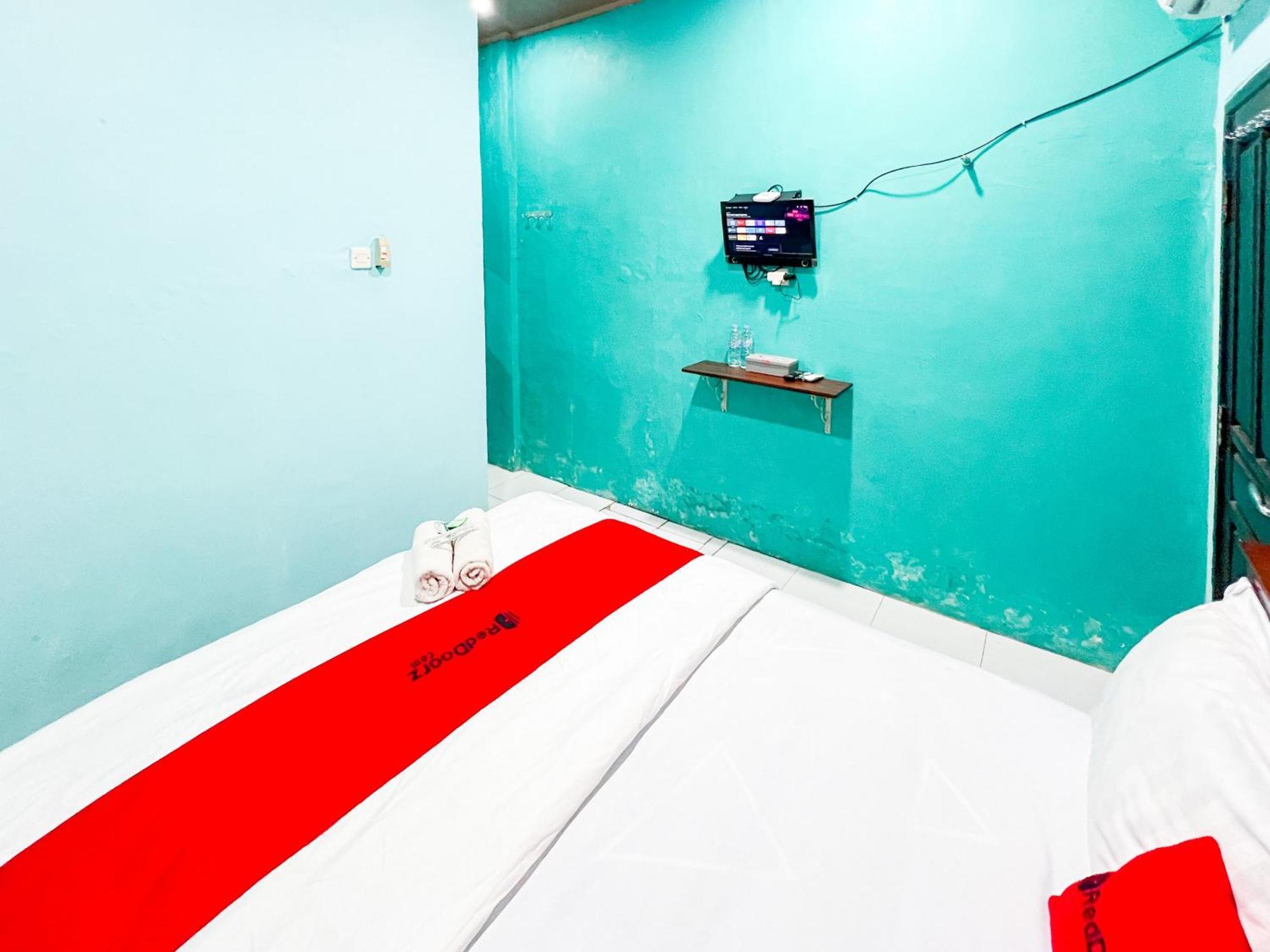 Reddoorz Near Sunrise Mall Mojokerto Екстериор снимка