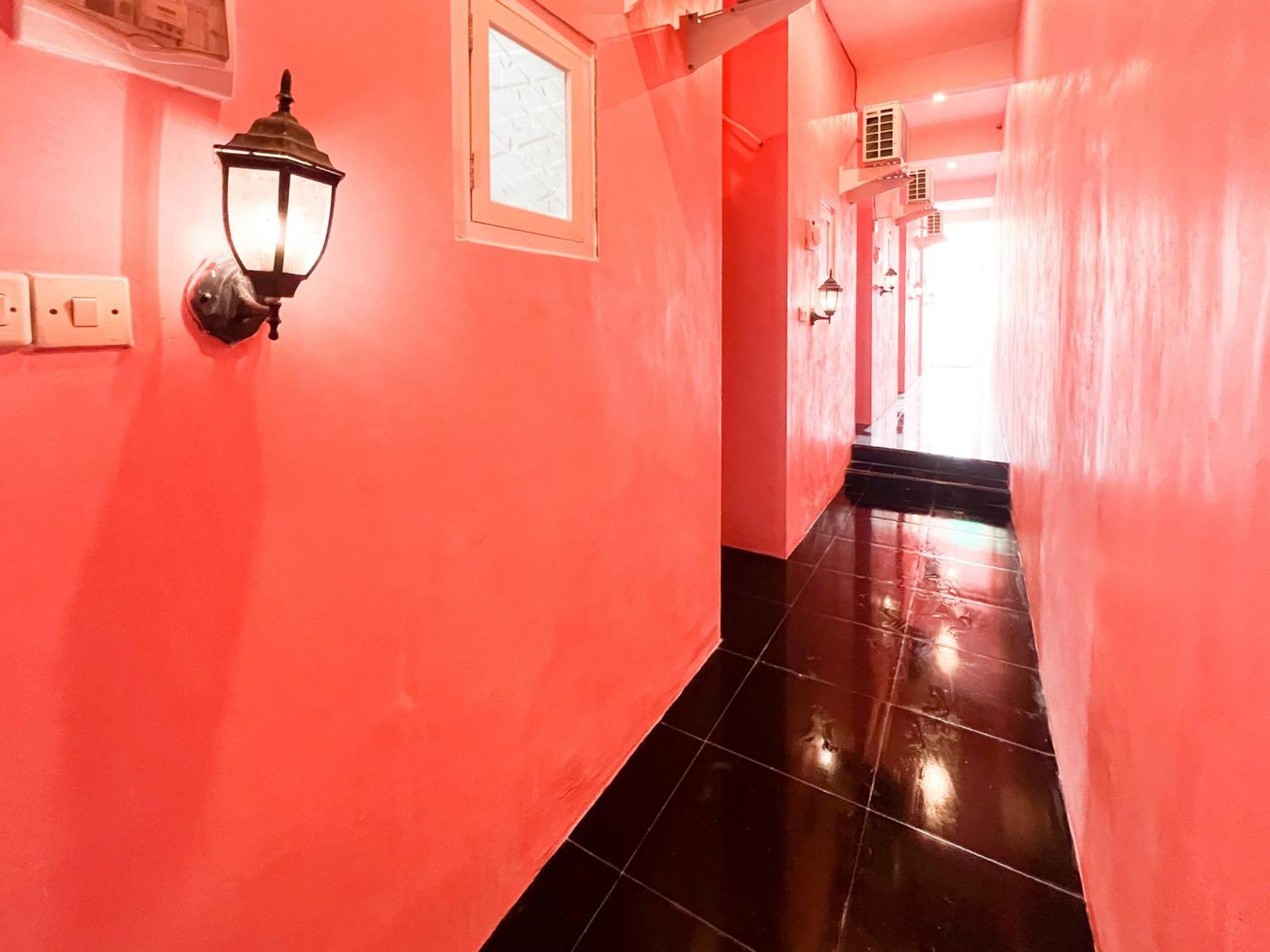 Reddoorz Near Sunrise Mall Mojokerto Екстериор снимка