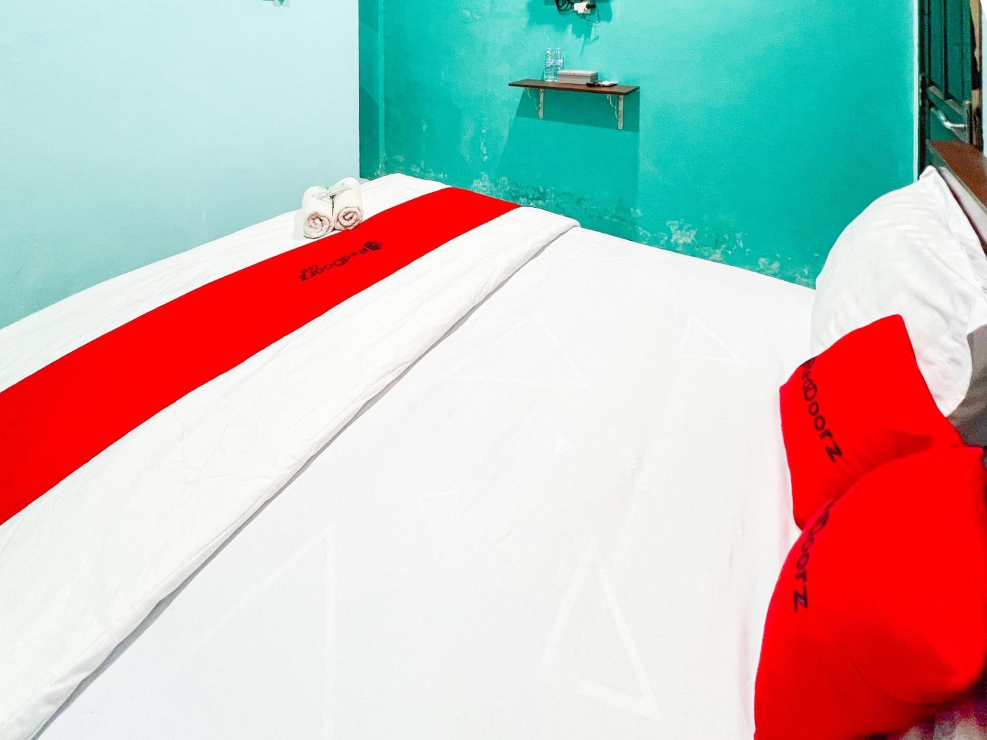 Reddoorz Near Sunrise Mall Mojokerto Екстериор снимка