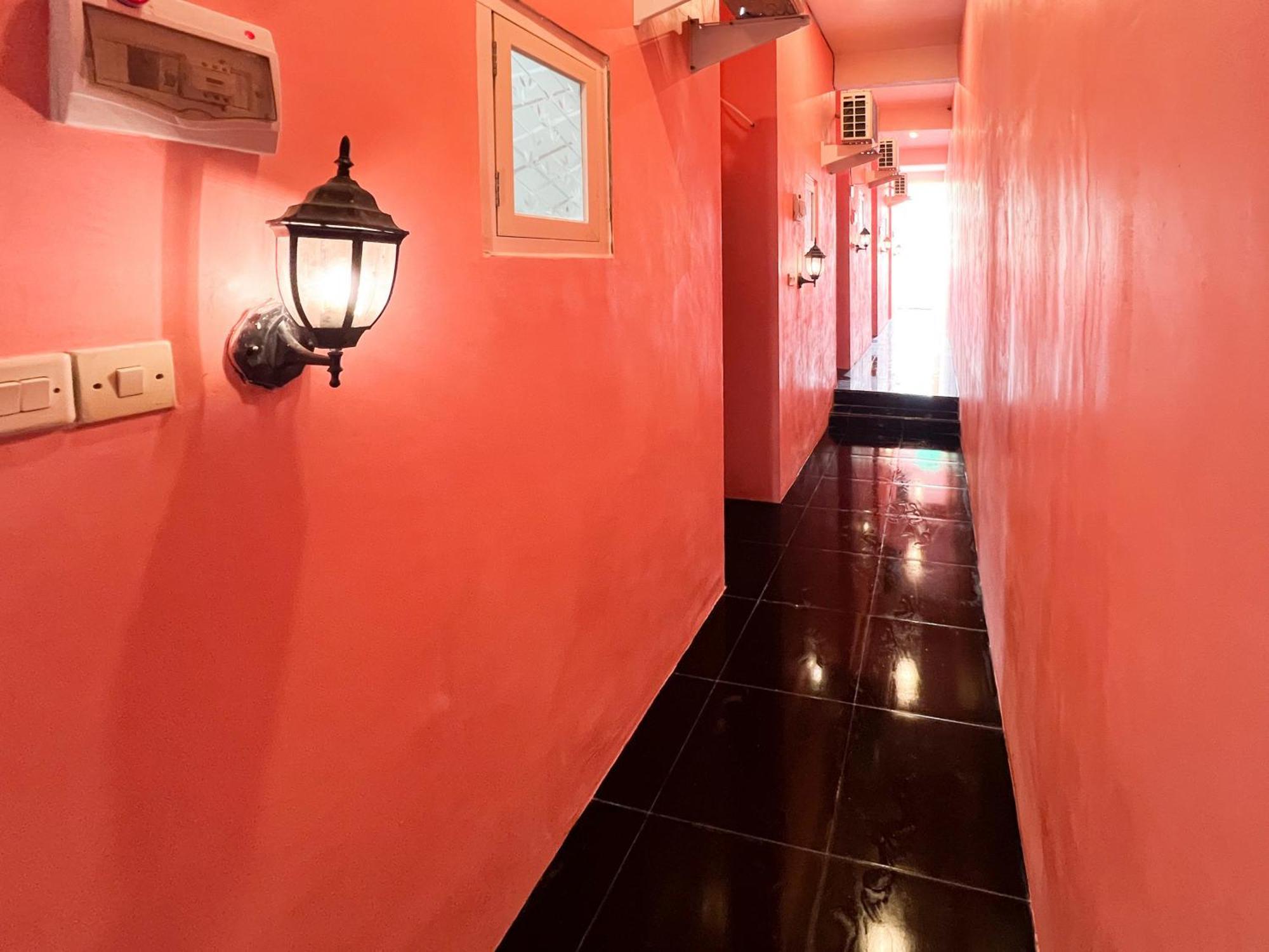Reddoorz Near Sunrise Mall Mojokerto Екстериор снимка